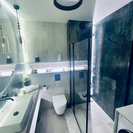 N&b Gory, Spa, Basen I Jacuzzi شقة