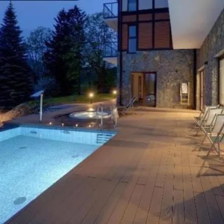 N&b Gory, Spa, Basen I Jacuzzi شقة